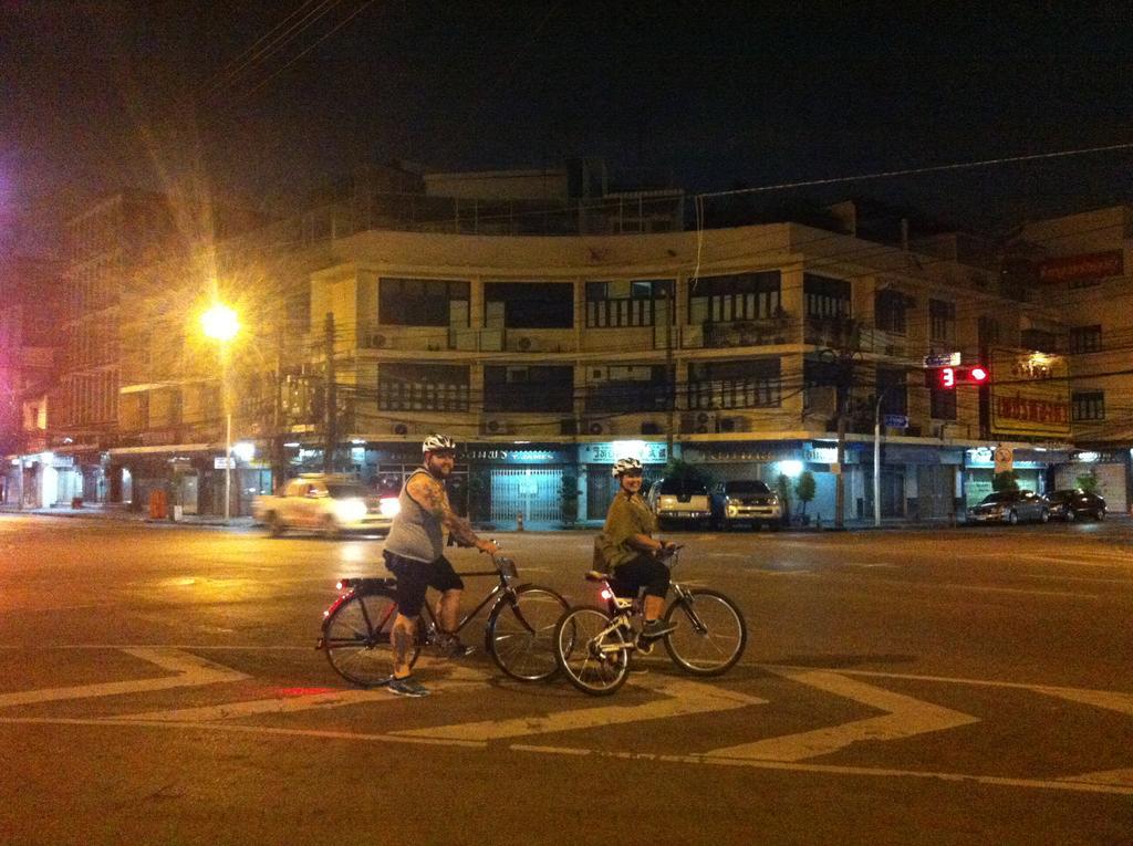 Hostel Bangkok Bed And Bike Exterior foto